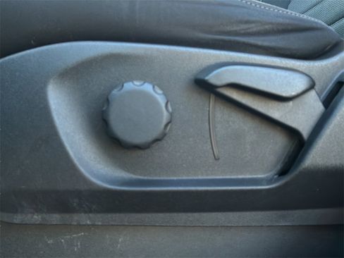 Used 2018 Ford Edge SE image 20