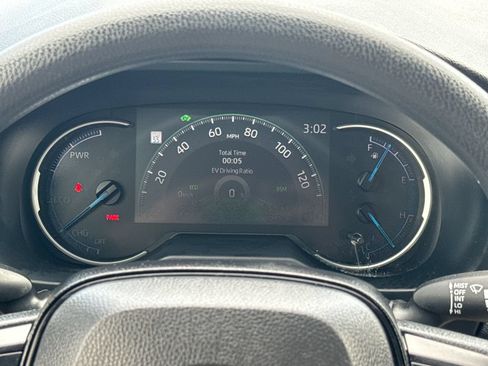 Used 2025 Toyota RAV4 XLE AWD/4WD image 17