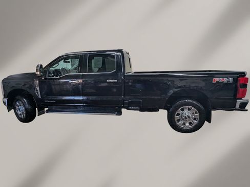 Used 2023 Ford F350 Lariat w/ Tow Technology Package image 3