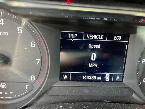 Used 2021 Chevrolet TrailBlazer LT w/ Convenience Package FWD image 9