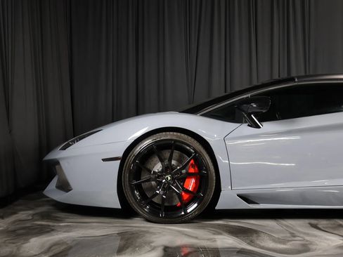 Used 2014 Lamborghini Aventador LP 700-4 image 2