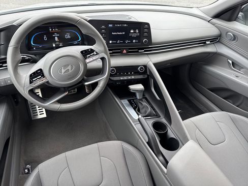 Certified 2025 Hyundai Elantra Sport image 15