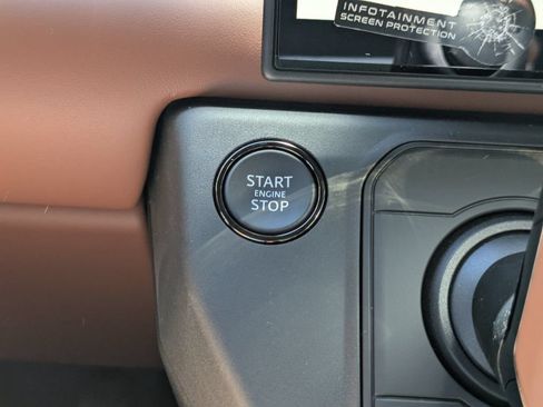 New 2026 Land Rover Defender 110 OCTA AWD/4WD image 31