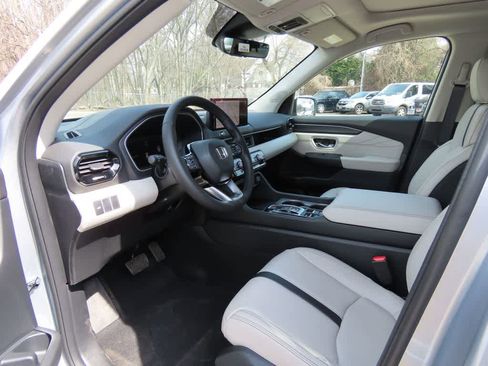 New 2026 Honda Pilot image 2