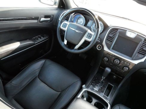 Used 2013 Chrysler 300 C w/ Light Group image 9