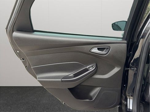 Used 2016 Ford Focus SE w/ SE Power Seat Package image 28