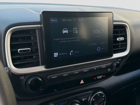 Used 2022 Hyundai Venue SE FWD image 10