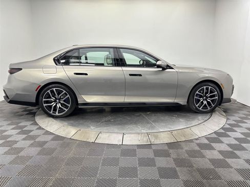 Used 2025 BMW 760i xDrive w/ Premium Package AWD/4WD image 17