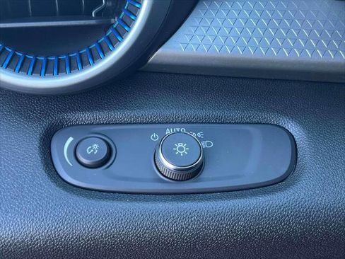 Used 2024 Chevrolet Trax LS image 18