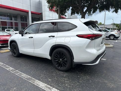 Used 2023 Toyota Highlander XSE FWD image 4