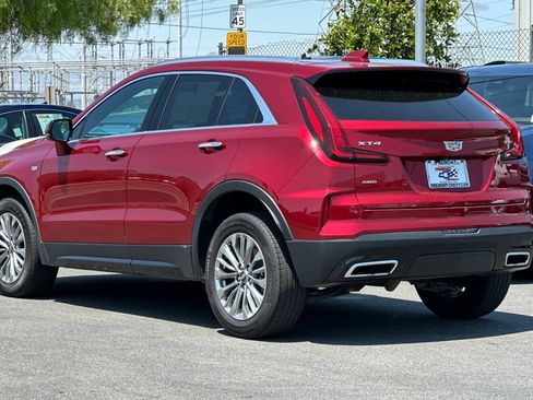 Used 2024 Cadillac XT4 Premium Luxury image 6