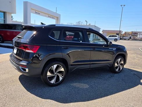Used 2024 Volkswagen Taos SE image 14
