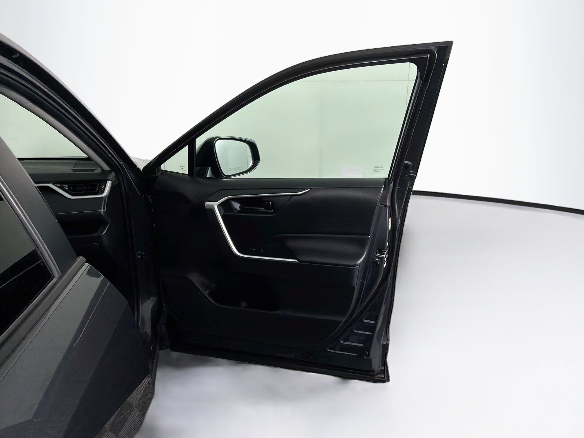 Used 2024 Toyota RAV4 LE AWD/4WD image 32