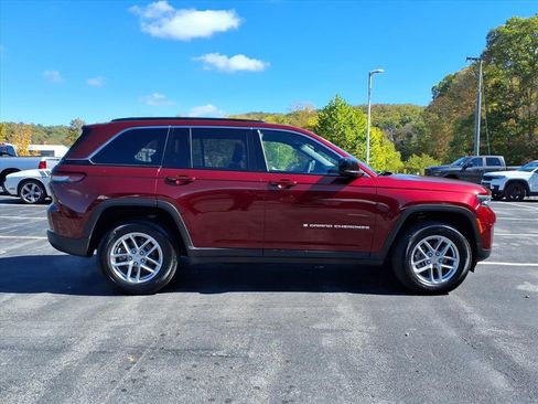 Used 2024 Jeep Grand Cherokee Laredo X w/ Luxury Tech Group I image 3