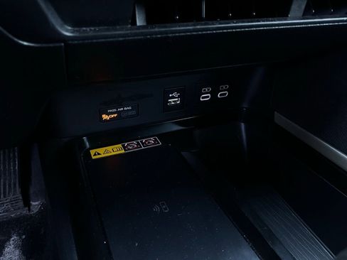 Used 2025 Toyota Camry LE image 24