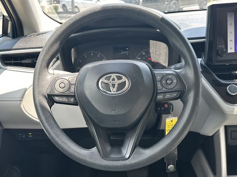 Used 2025 Toyota Corolla Cross L FWD image 17