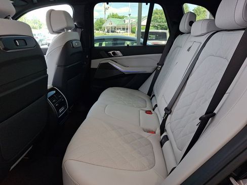 Certified 2026 BMW X5 xDrive40i w/ Climate Comfort Package AWD/4WD image 9