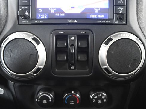 Used 2018 Jeep Wrangler Unlimited Rubicon w/ Dual Top Group AWD/4WD image 31