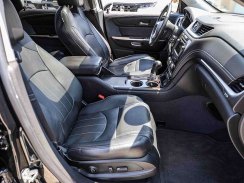 Used 2017 Chevrolet Traverse Premier FWD image 9