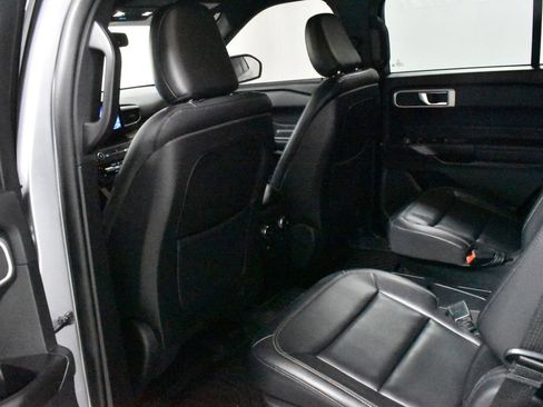 Used 2020 Ford Explorer XLT w/ Equipment Group 202A image 16