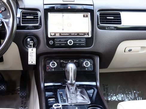 Used 2012 Volkswagen Touareg Sport AWD/4WD image 62