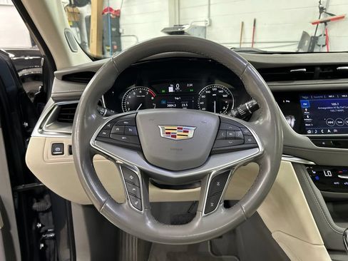 Used 2021 Cadillac XT5 Premium Luxury FWD image 16