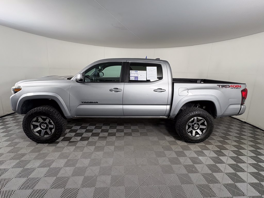 Used 2019 Toyota Tacoma TRD Sport w/ Technology Package AWD/4WD image 2