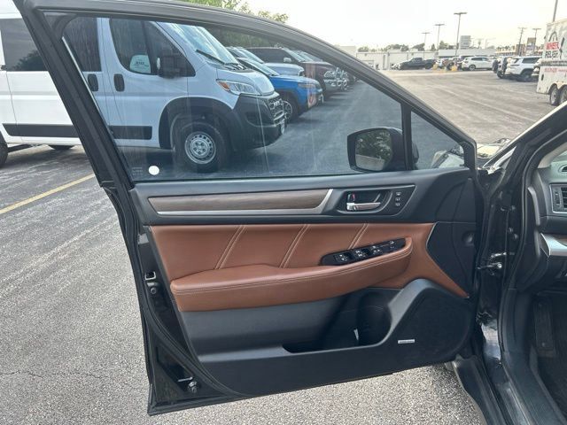 Used 2017 Subaru Outback 2.5i Touring w/ Popular Package #5A AWD/4WD image 12