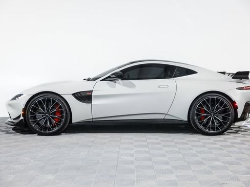 Used 2023 Aston Martin V8 Vantage Coupe RWD image 14