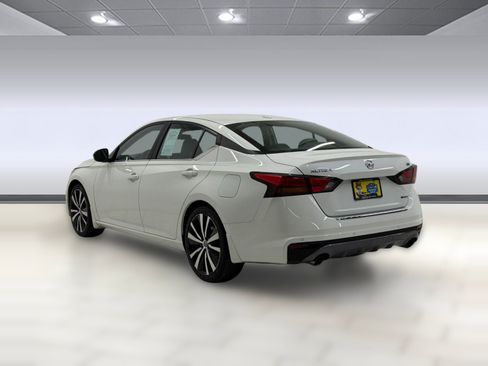 Used 2022 Nissan Altima 2.0 SR FWD image 2