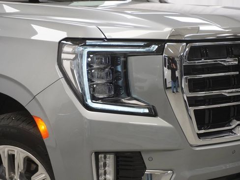 Used 2024 GMC Yukon SLT w/ SLT Premium Package AWD/4WD image 5
