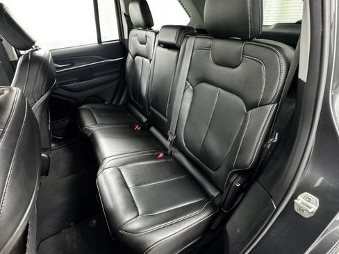 Used 2023 Jeep Grand Cherokee Limited w/ Black Appearance Package AWD/4WD image 12