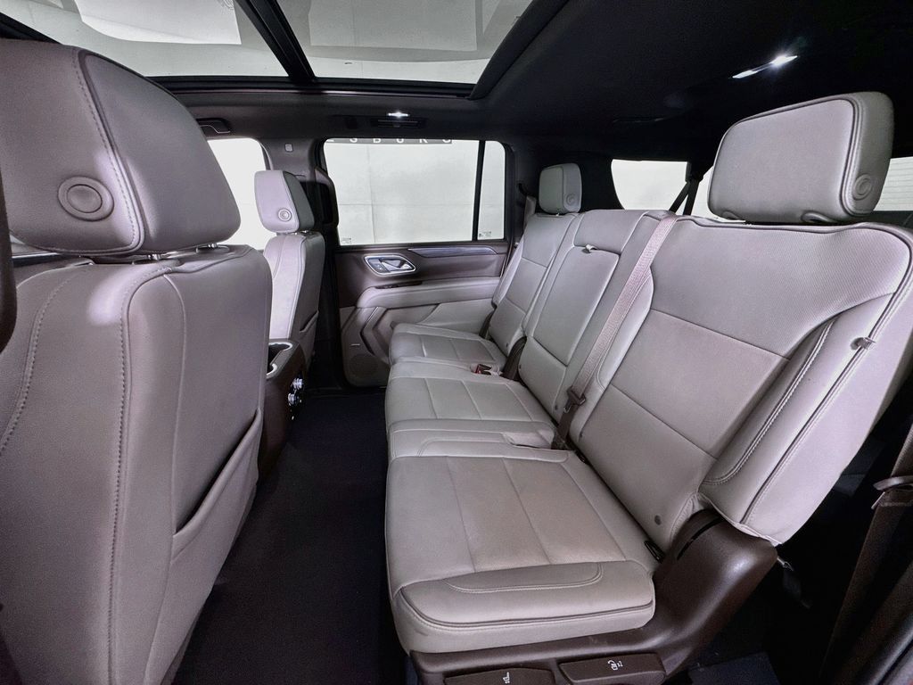 Used 2022 GMC Yukon XL SLT w/ SLT Luxury Package AWD/4WD image 26