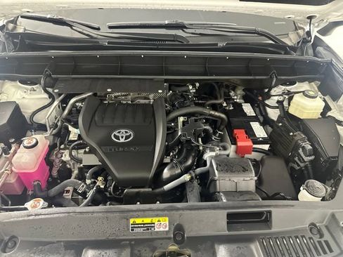 Used 2023 Toyota Highlander XLE AWD/4WD image 10