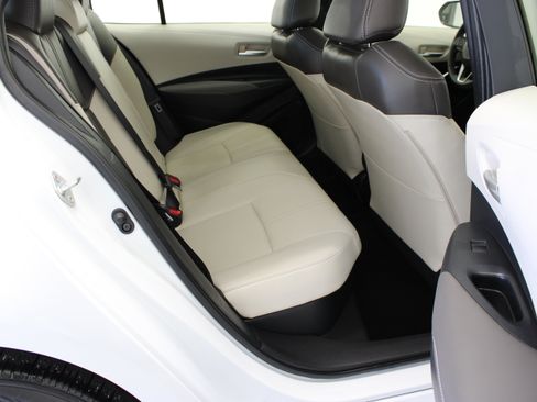Used 2025 Toyota Corolla XLE FWD image 32
