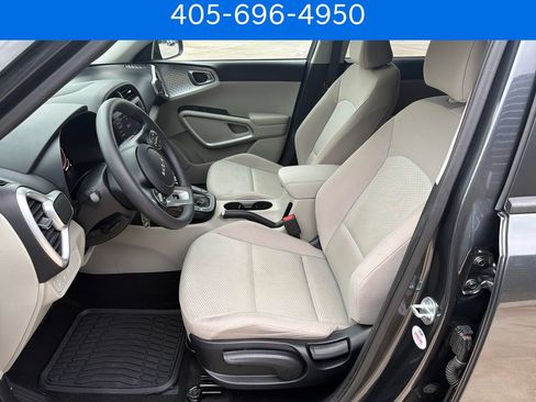Used 2023 Kia Soul LX FWD image 11
