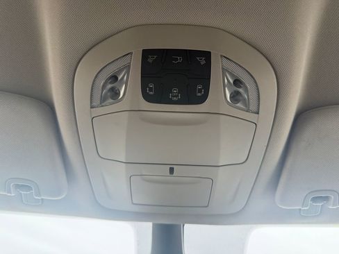 Used 2024 Chrysler Pacifica Touring-L image 30