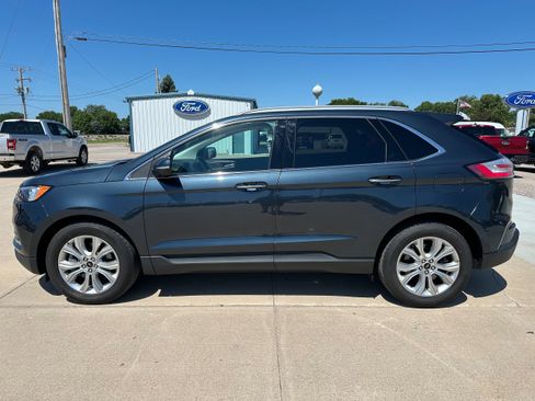 Used 2024 Ford Edge Titanium AWD/4WD image 3