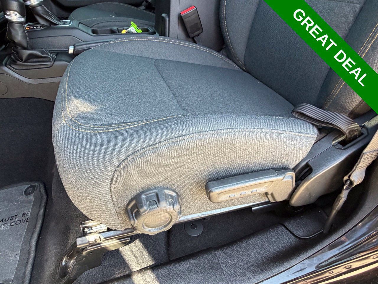 Used 2025 Jeep Wrangler Unlimited Sahara w/ Safety Group AWD/4WD image 29
