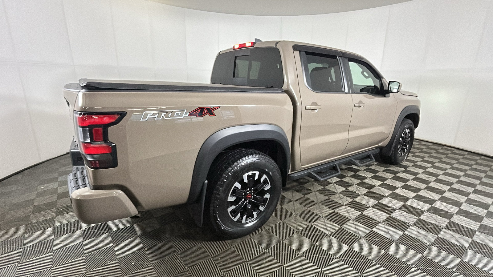 Used 2023 Nissan Frontier PRO-4X w/ Technology Package AWD/4WD image 3