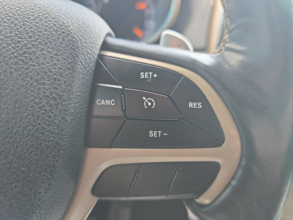 Used 2017 Jeep Grand Cherokee Limited AWD/4WD image 29