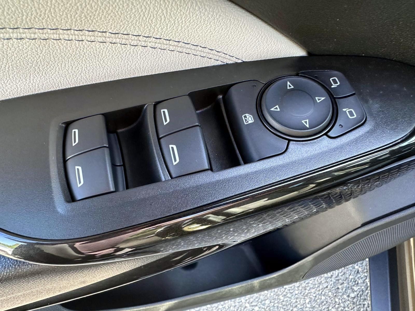 Used 2024 Chevrolet Trax LT FWD image 9