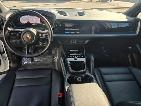 Used 2024 Porsche Cayenne image 22