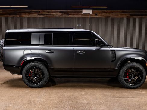 Used 2025 Land Rover Defender 130 X image 9