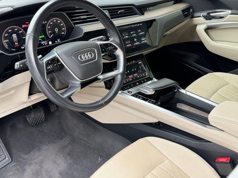 Used 2021 Audi e-tron Premium Plus w/ Premium Plus Package image 4