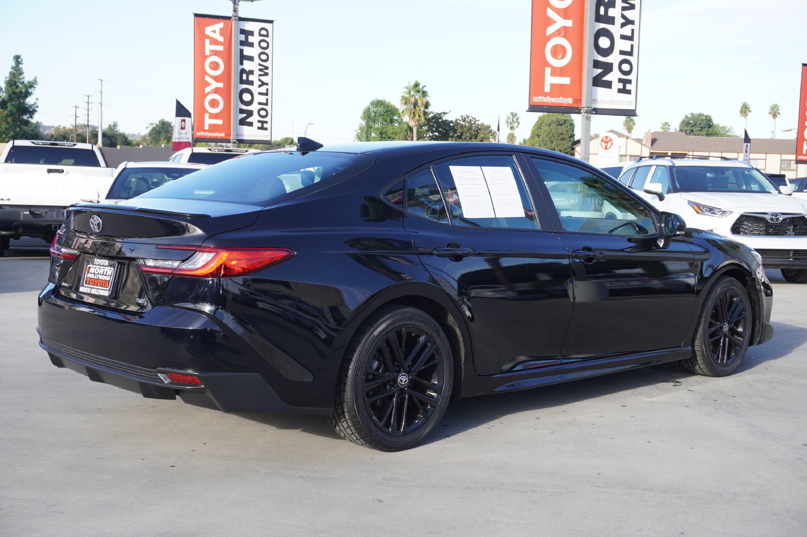Used 2025 Toyota Camry SE FWD image 7