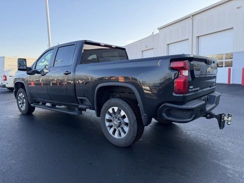 Used 2024 Chevrolet Silverado 2500 Custom w/ Custom Value Package image 3