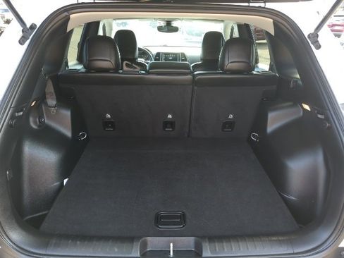 Used 2019 Jeep Cherokee Trailhawk w/ Cold Weather Group image 24