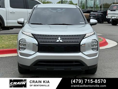 Used 2024 Mitsubishi Outlander ES image 2