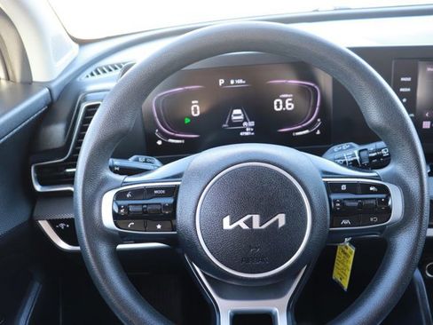 Used 2023 Kia Sportage LX image 17